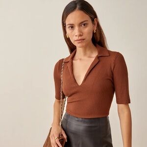 Reformation | ‘Thomas’ V-Neck Knit Polo in Caramel Brown | Size Small
